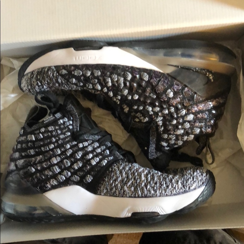 Selling a pair of LeBron XV11 size 6Y